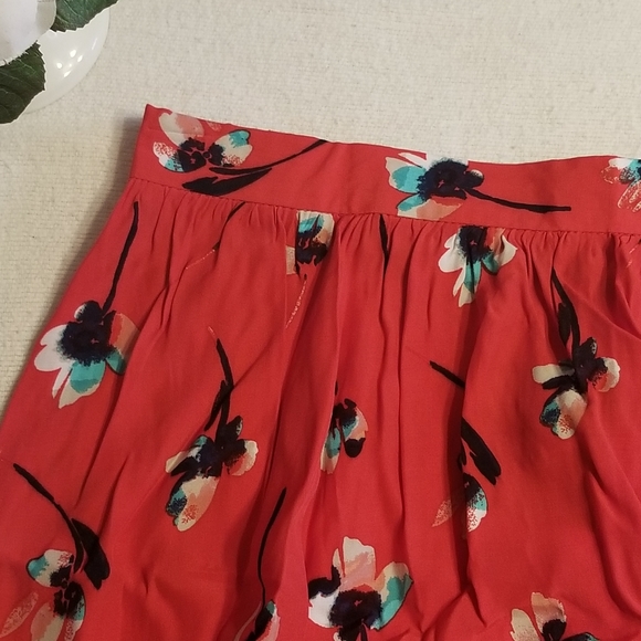 TOPSHOP Spring Skirt - True Red Floral - Picture 3 of 8